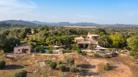 VERKAUFT: Einzigartige Finca mit fantastischem Panoramaweitblick bis zum Meer und drei separaten Wohneinheiten, 07509 Manacor (Spanien), Finca