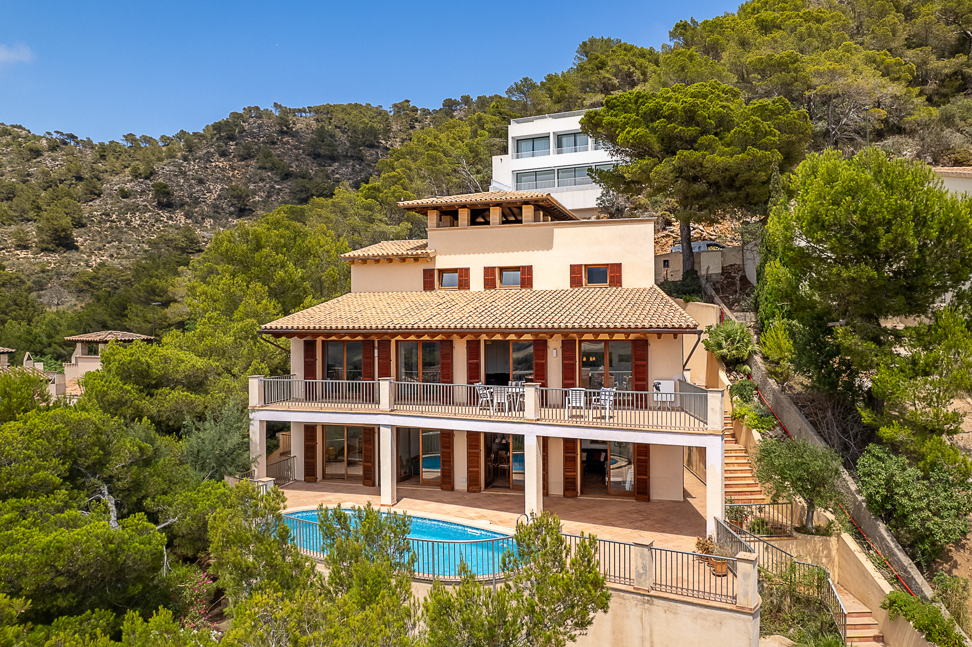 Exclusiva villa en una ladera: vistas panorámicas, piscina, garaje y amplios espacios habitables, 07589 Canyamel (España), Chalet