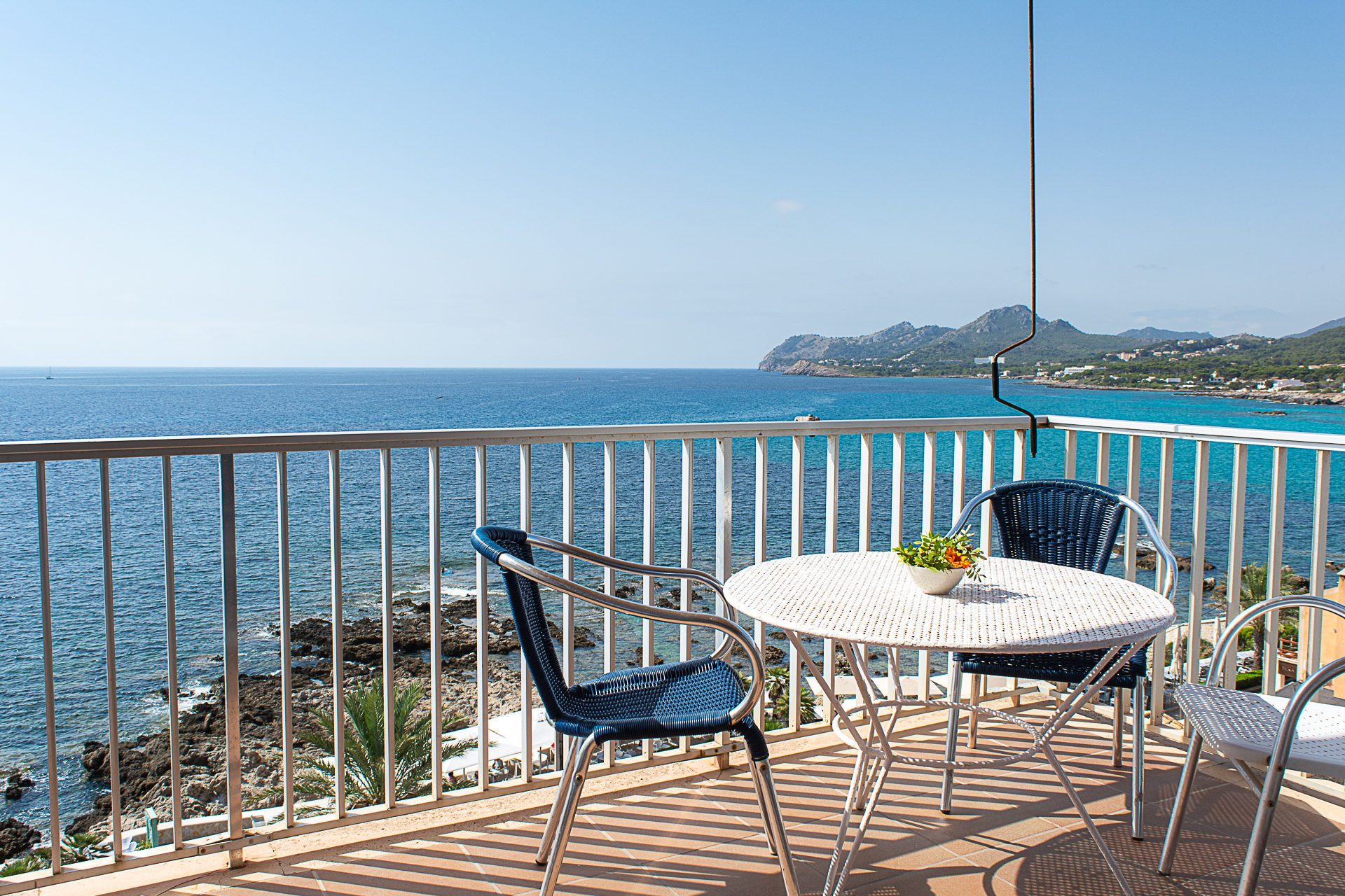 RESERVADO: Luminoso piso en primera línea del mar con 2 dormitorios, piscina comunitaria e impresionantes vistas al mar, 07590 Cala Ratjada (España), Piso en planta