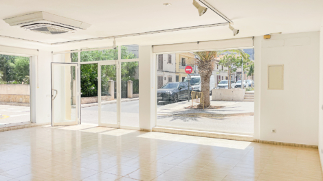 Store with large shop window area directly on the market square of Colonia de Sant Pere, 07579 Colònia de Sant Pere (Spain), Sales room