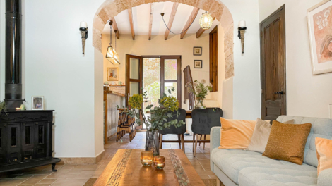 Finca feeling in the village: Mediterranean gem – townhouse with picturesque patio, pool and garden, 07580 Capdepera (Spain), Town house