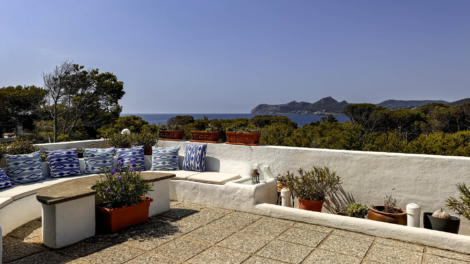 Charakteristische Villa mit Meerblick und einzigartigem Design in exklusiver Lage, 07590 Cala Ratjada (Spanien), Einfamilienhaus