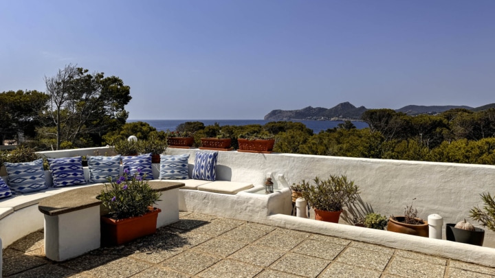 Charakteristische Villa mit Meerblick und einzigartigem Design in exklusiver Lage, 07590 Cala Ratjada (Spanien), Einfamilienhaus