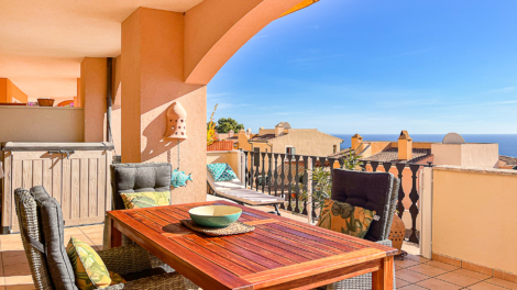 OFERTA SUPERIOR: Apartamento con vistas panorámicas al mar, gran terraza, piscina comunitaria y garaje privado, 07589 Font de Sa Cala (España), Piso en planta