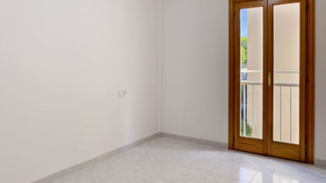 Piso modernizado con 3 dormitorios, balcón y plaza de aparcamiento subterráneo en una zona tranquila, 07590 Cala Ratjada (España), Piso en planta