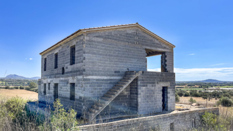 Attraktives Grundstück mit bestehendem Rohbau, weitem Ausblick und erteilter Baugenehmigung, 07500 Manacor (Spanien), Wohngrundstück