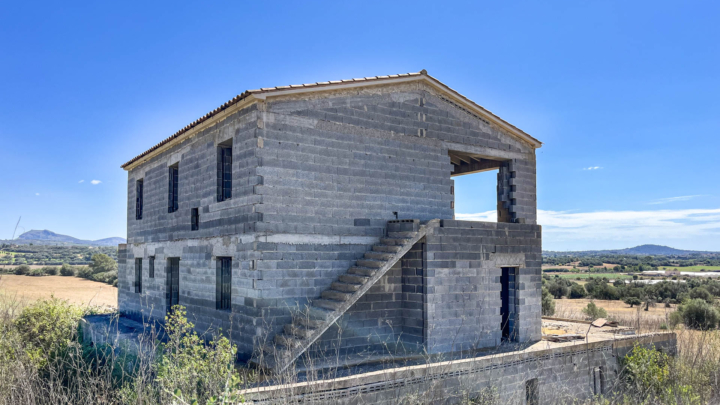 Attraktives Grundstück mit bestehendem Rohbau, weitem Ausblick und erteilter Baugenehmigung, 07500 Manacor (Spanien), Wohngrundstück