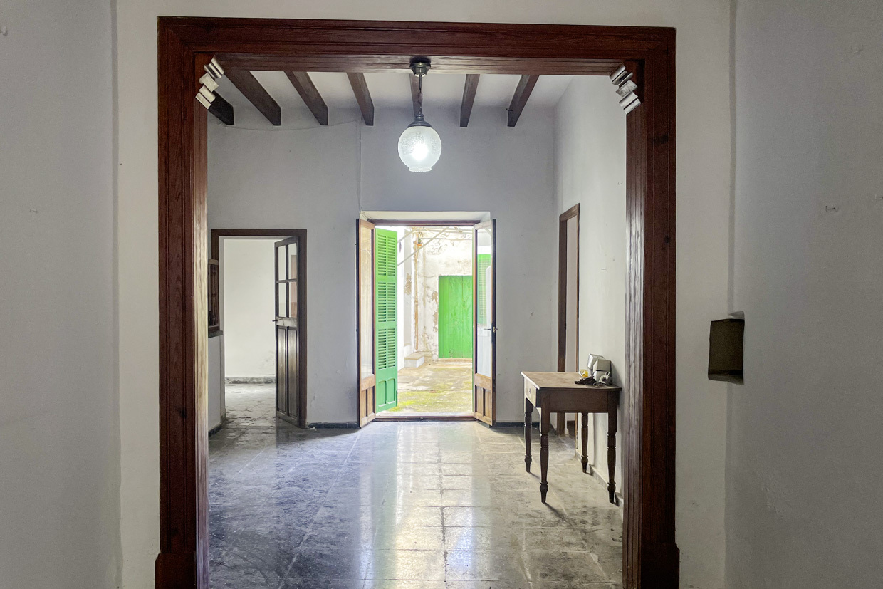 Sanierungsbedürftiges Stadthaus im mallorquinischen Stil mit Garage und Dachterrasse, 07570 Artà (Spanien), Stadthaus