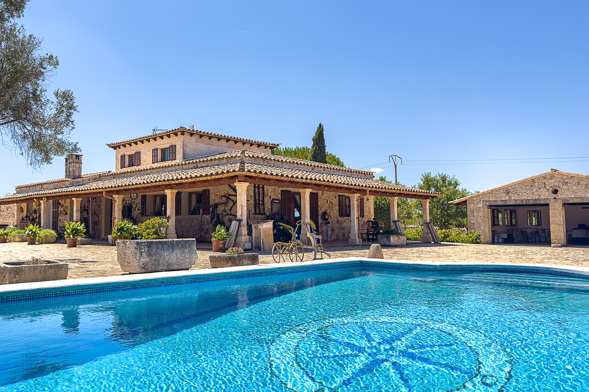 Traditionelles Finca-Anwesen m. Pool, Padelplatz, Doppel-Carport, 4 Garagen, Sommerküche & viel mehr, 07450 Santa Margalida (Spanien), Finca