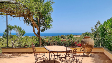 Exclusive finca: Fantastic distant views, pool and well-tended garden, 07670 Portocolom (Spain), Finca