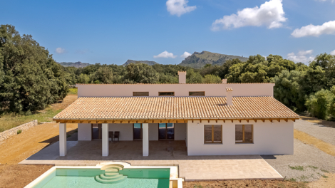 NEW BUILT FINCA: Self-sufficient property with pool, double garage, fruit trees and holm oaks, 07570 Artà (Spain), Finca